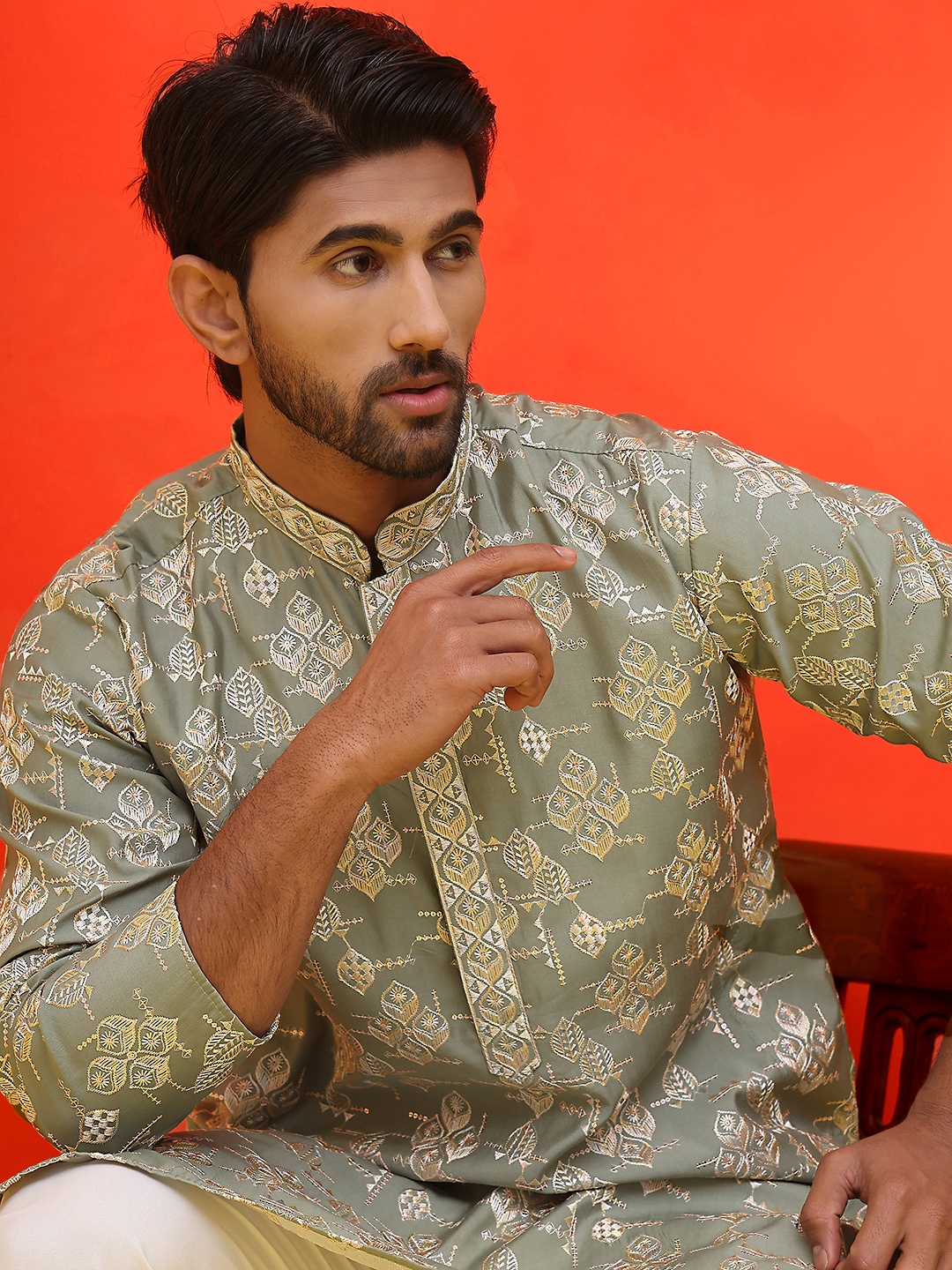 

Jompers Men Floral Embroidered Regular Sequinned Kurta with Pyjamas, Green