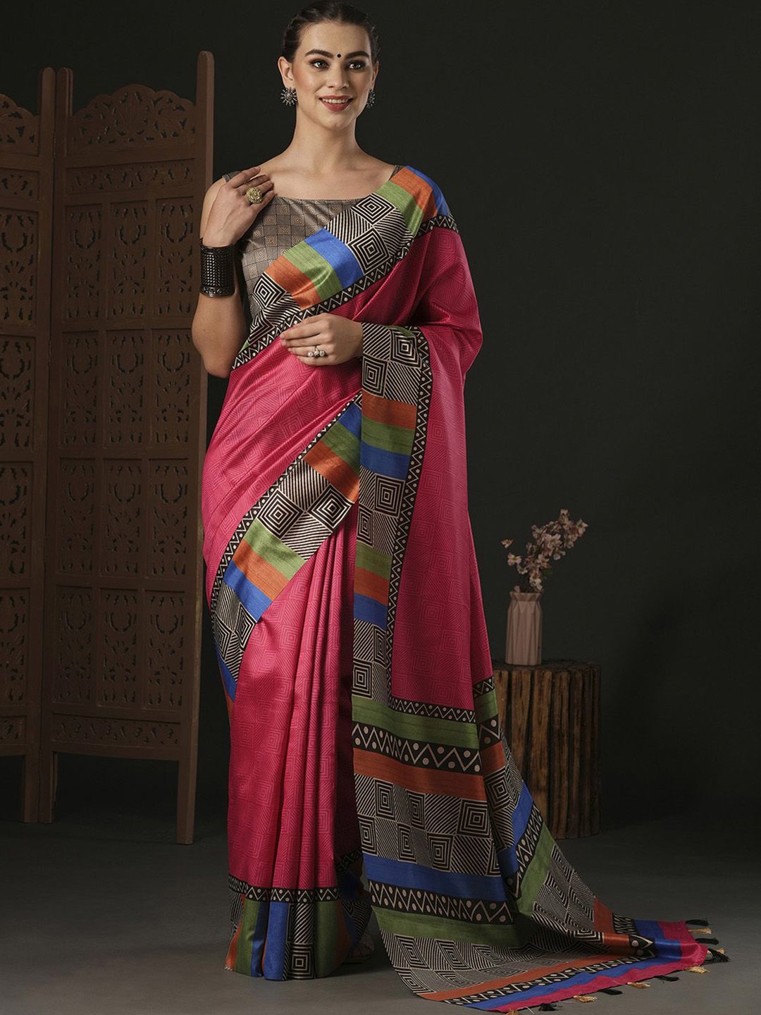 

Mitera Bagh Silk Blend Dabu Saree, Pink