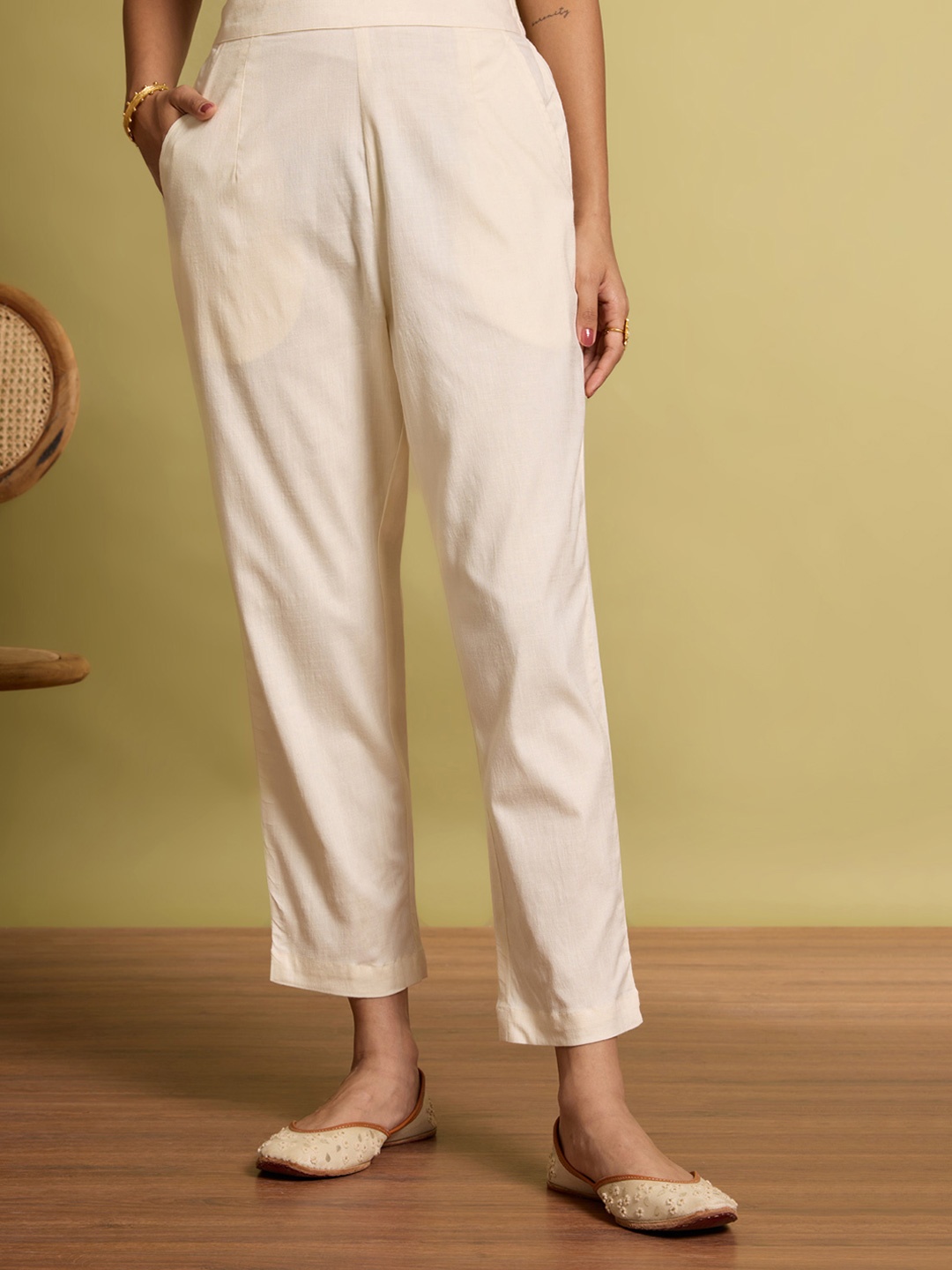 

Taneira Women High-Rise Trousers, Off white