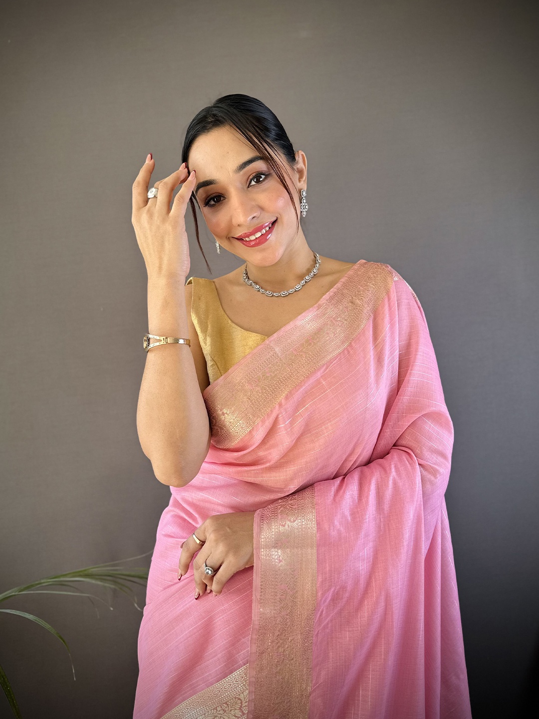 

NIWAA Woven Design Zari Pure Cotton Banarasi Saree, Pink
