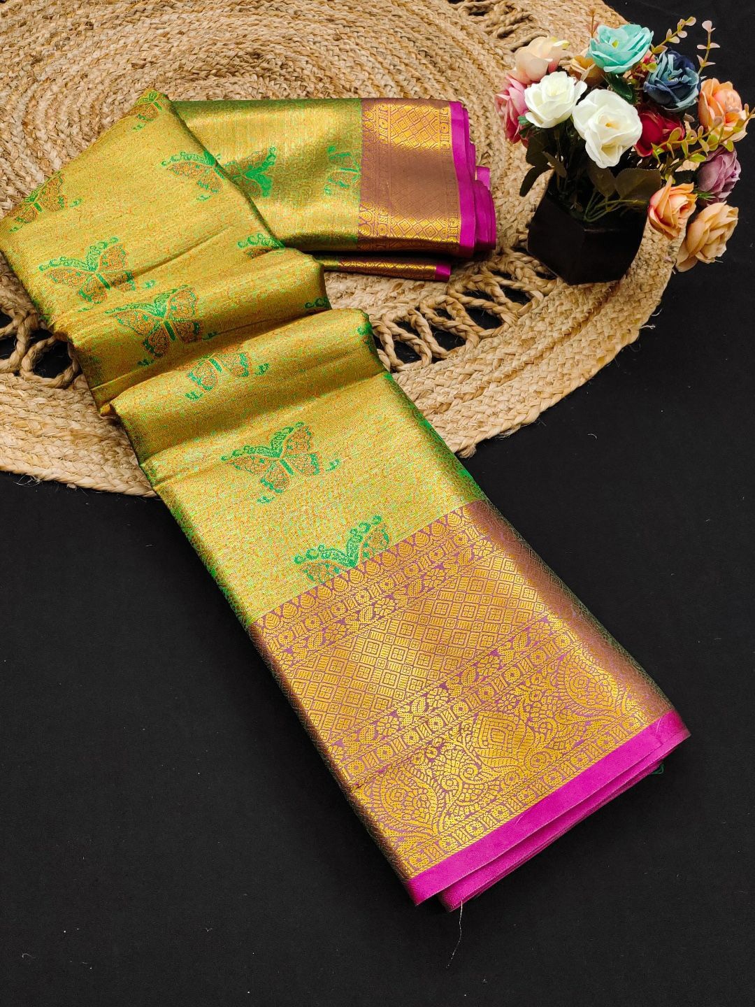 

SILKWEAR Woven Design Zari Pure Silk Kanjeevaram Saree, Green