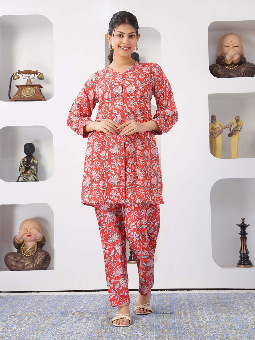 

DIVASTRI Women Floral Printed Pleated Kurti with Trousers, Red