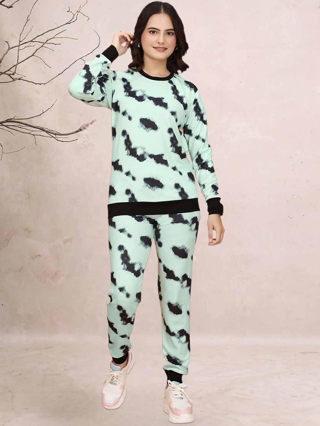 

DTR FASHION Printed Round Neck T-Shirt & Joggers Co-Ords, Green