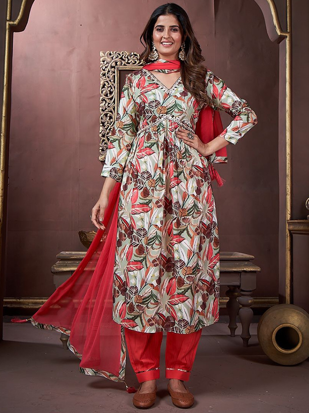 

DIVASTRI Women Floral Printed Regular Mirror Work Pure Cotton Kurta with Trousers & With Dupatta, Pink