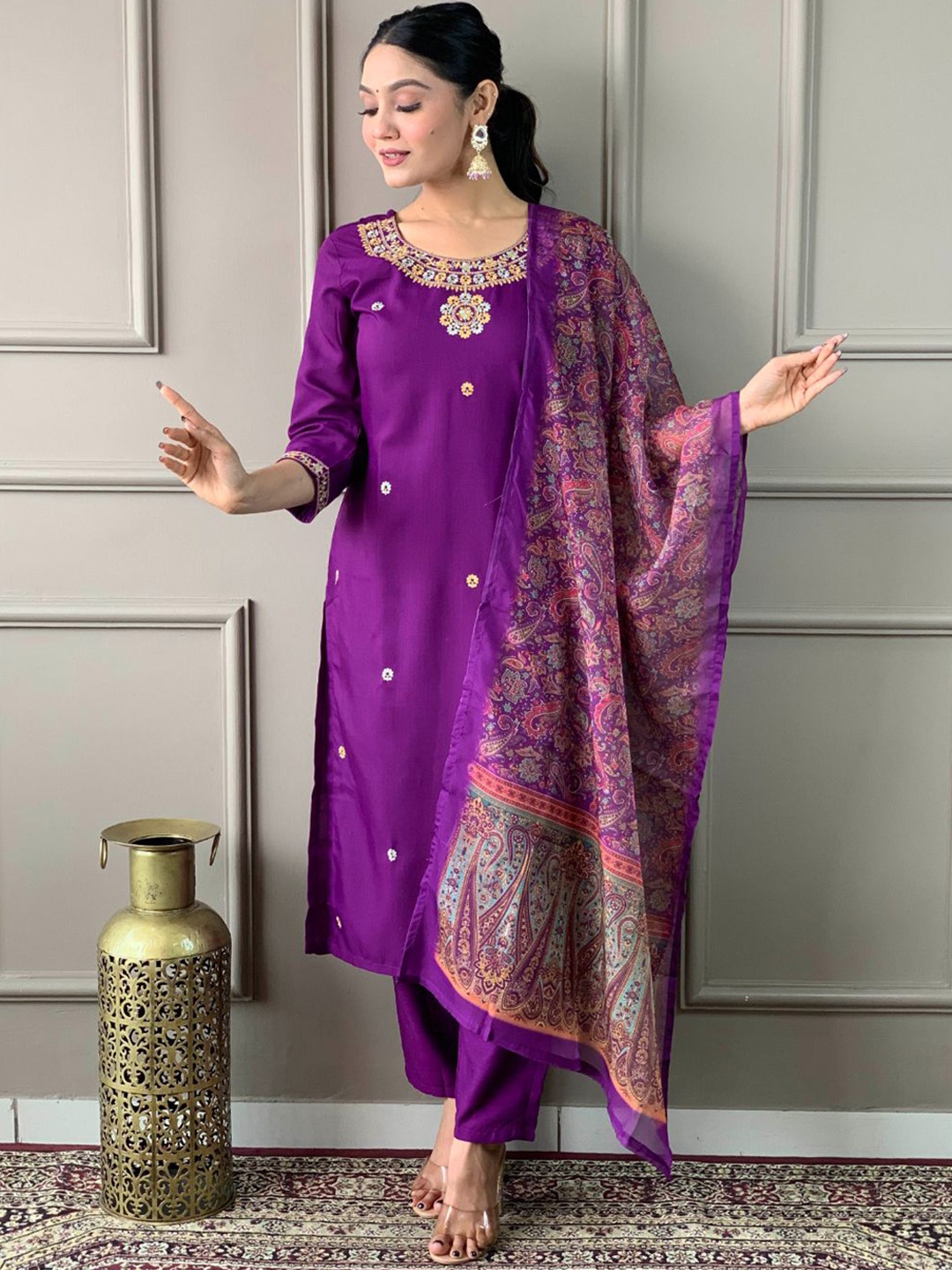 

DIVASTRI Women Ethnic Motifs Embroidered Regular Thread Work Kurta with Trousers & With Dupatta, Purple