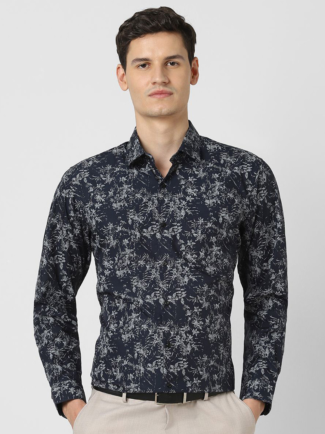 

Peter England Men Floral Opaque Printed Formal Shirt, Navy blue