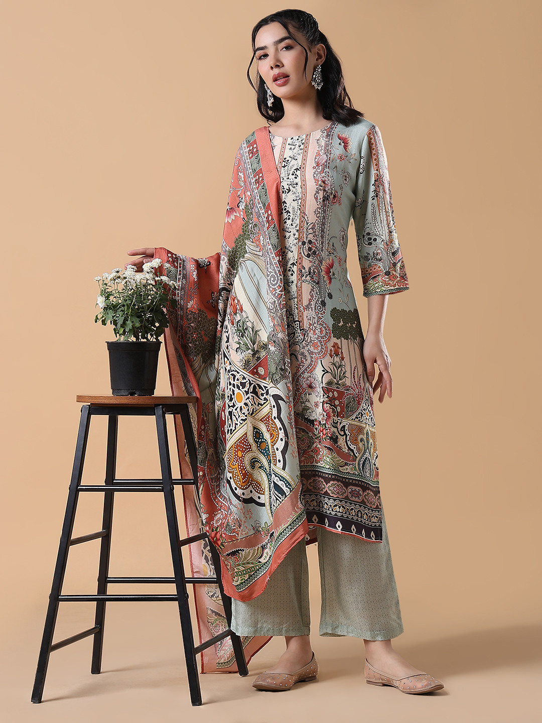 

SHOWOFF Women Floral Printed Regular Sequinned Kurta with Trousers & With Dupatta, Green