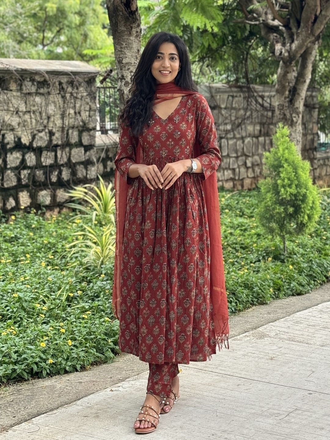

KALINI Women Floral Printed Regular Pure Cotton Kurta with Trousers & With Dupatta, Maroon