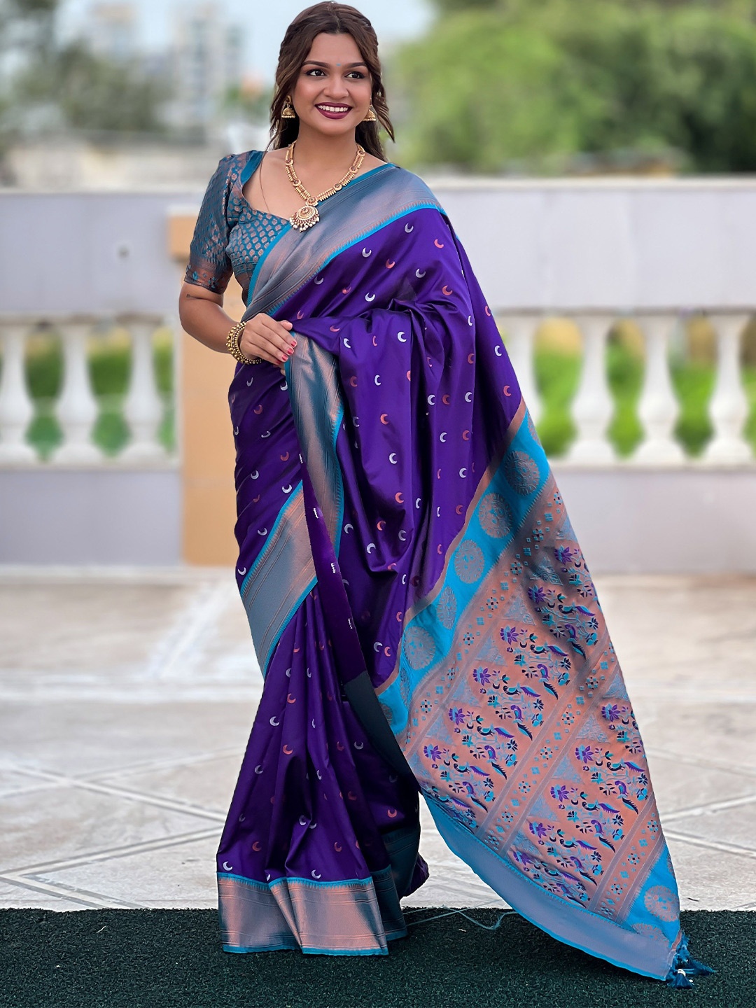 

Ekta Textiles Woven Design Zari Pure Silk Paithani Saree, Violet