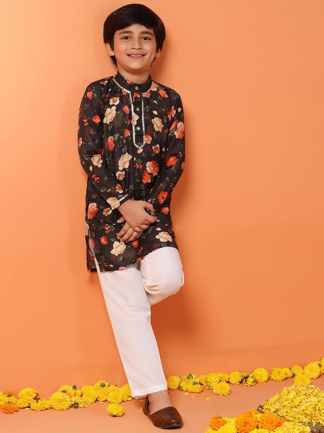 

Sangria Boys Printed Mandarin Collar Neck Kurta Set, Black