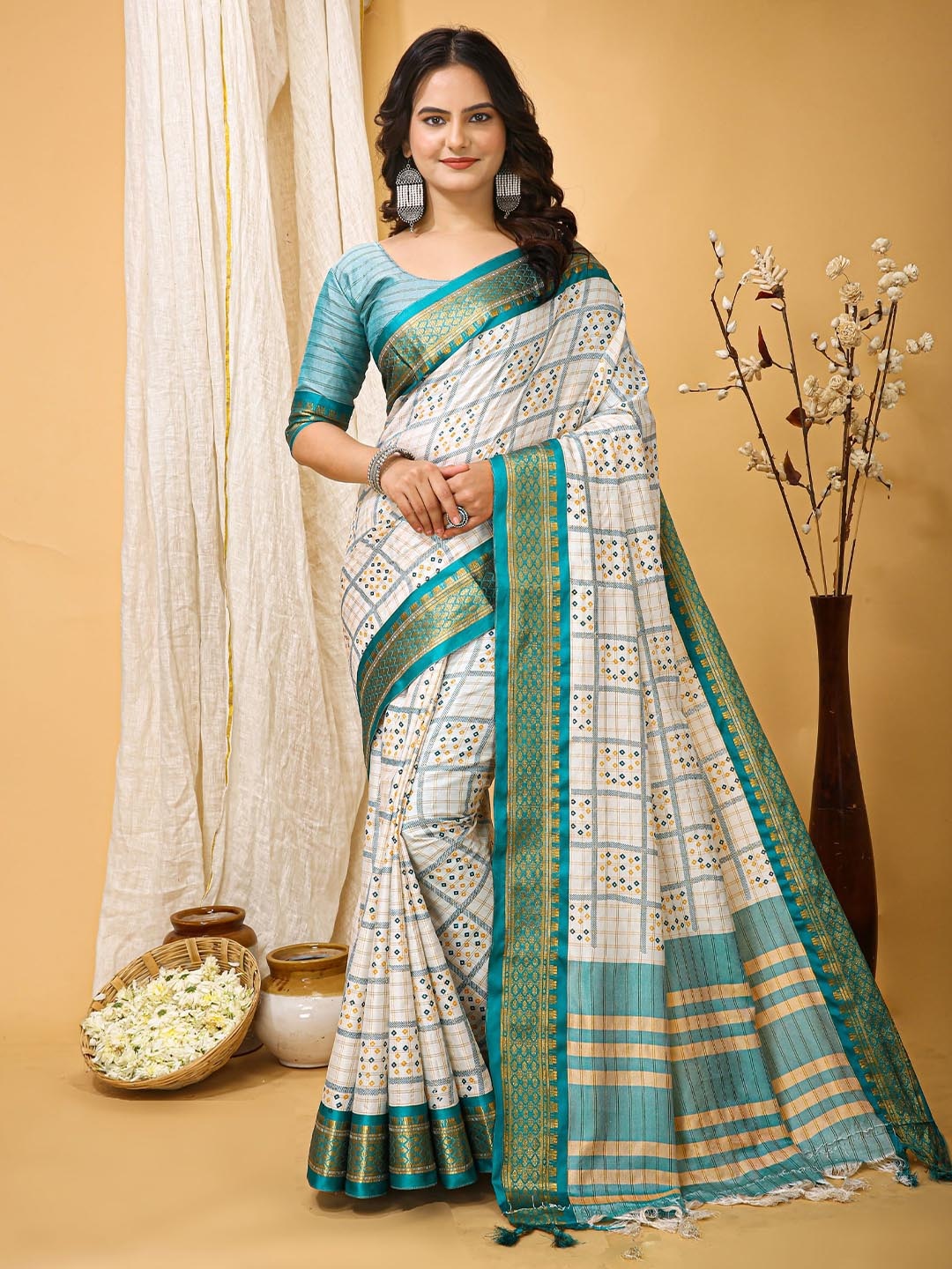 

HI FI NX Ethnic Motifs Zari Pure Cotton Bandhani Saree, White