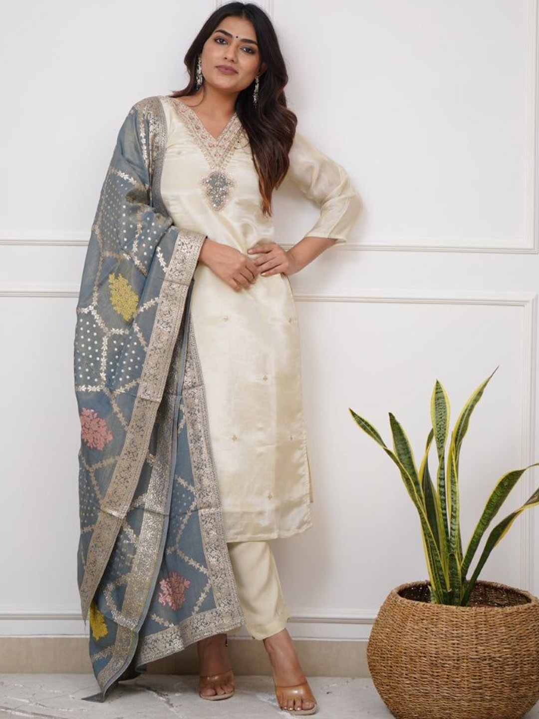 

KALINI Women Floral Embroidered Regular Thread Work Kurta with Trousers & With Dupatta, Off white