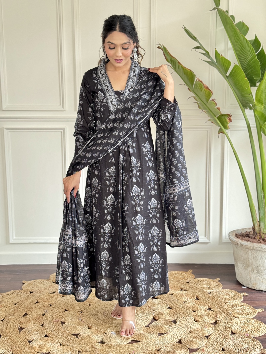 

ORUS Women Floral Printed Regular Pure Cotton Kurta with Trousers & With Dupatta, Black