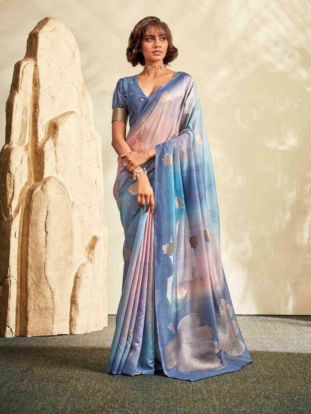 

DIVASTRI Woven Design Zari Silk Blend Saree, Blue