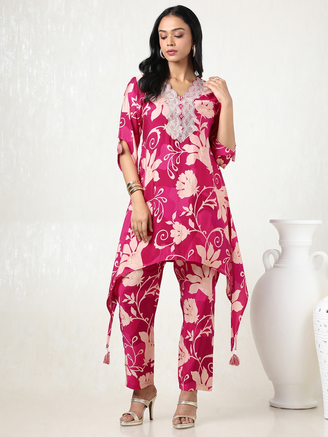 

Soch Women Floral Printed Regular Sequinned Kurta with Trousers, Fuchsia