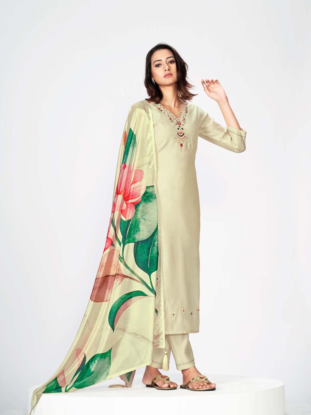 

ORUS Women Embroidered Regular Thread Work Pure Silk Kurta with Trousers & With Dupatta, Off white