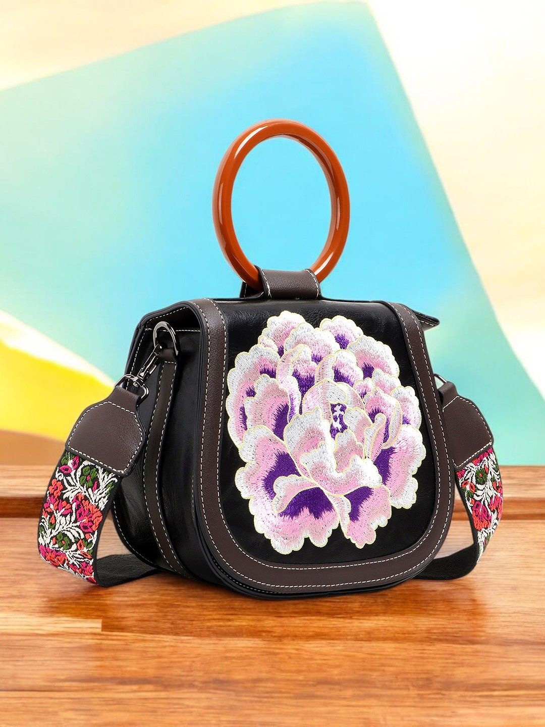 

Exotic Sling Bag, Black
