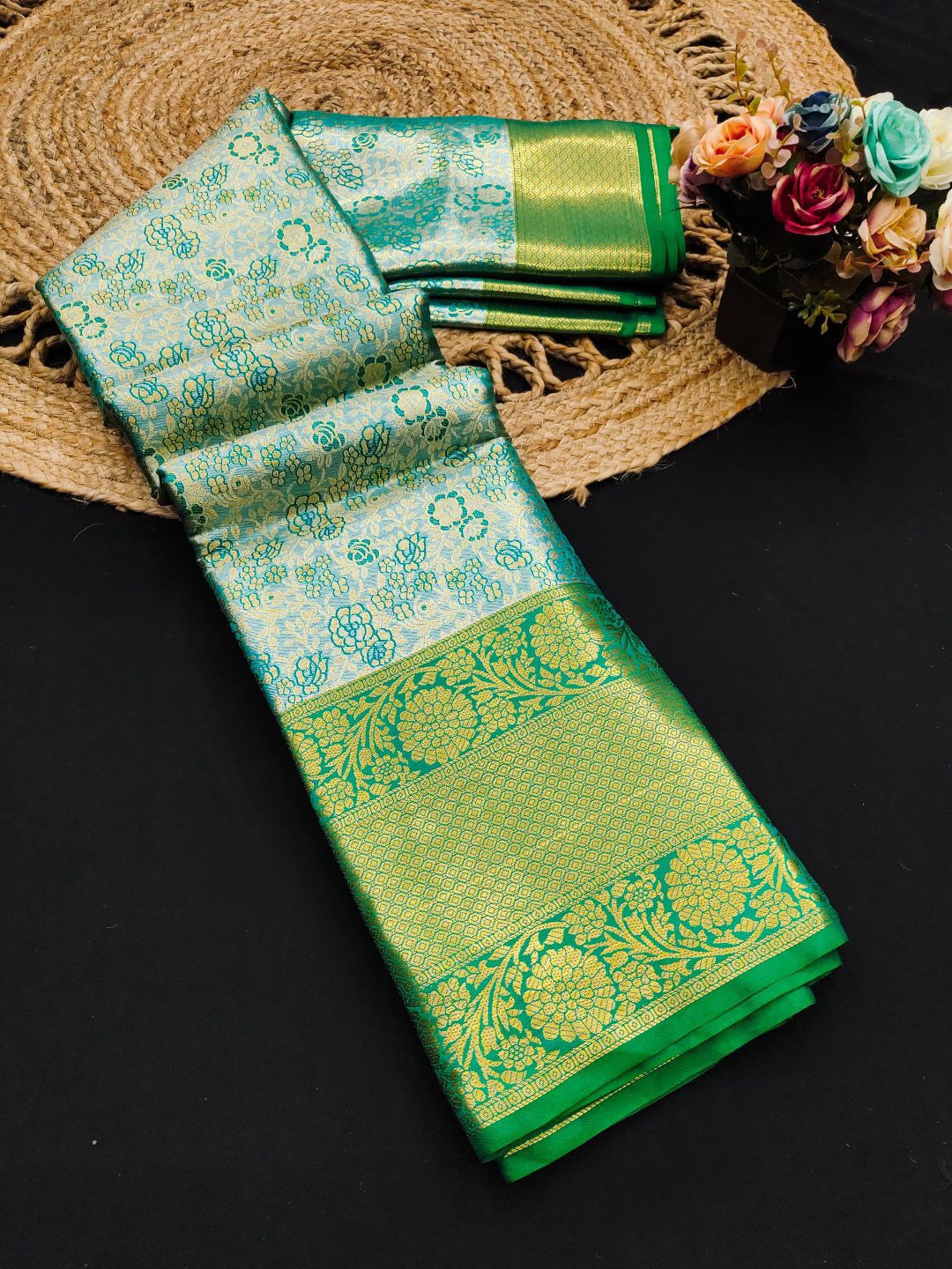 

SILKWEAR Ethnic Motifs Zari Pure Silk Kanjeevaram Saree, Green