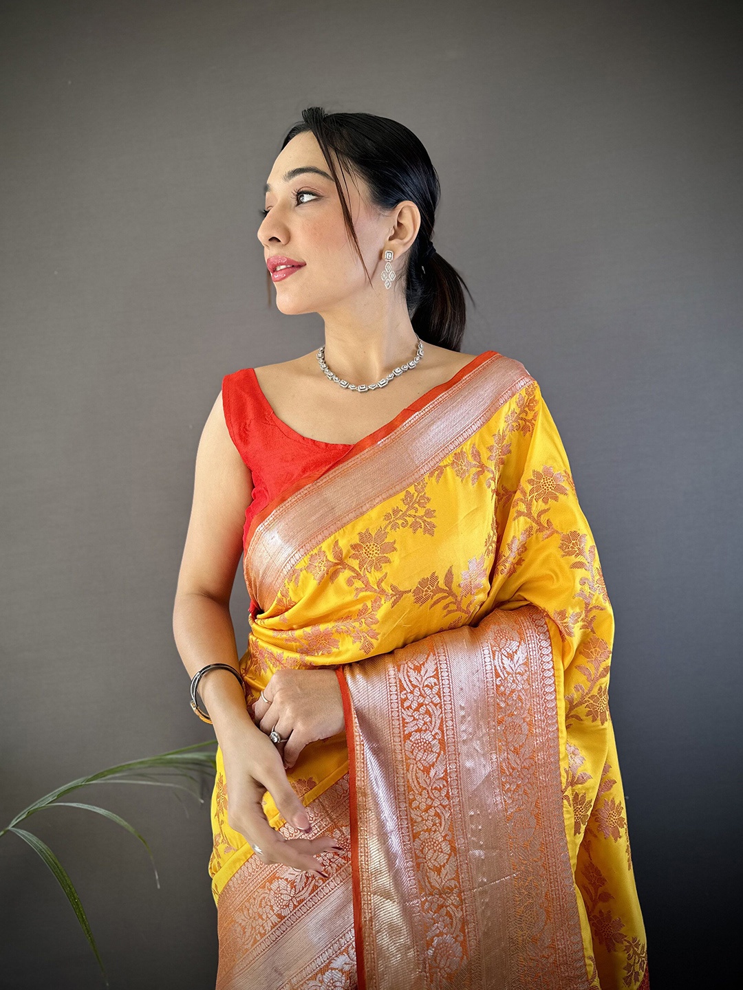 

NIWAA Woven Design Zari Pure Silk Banarasi Saree, Yellow