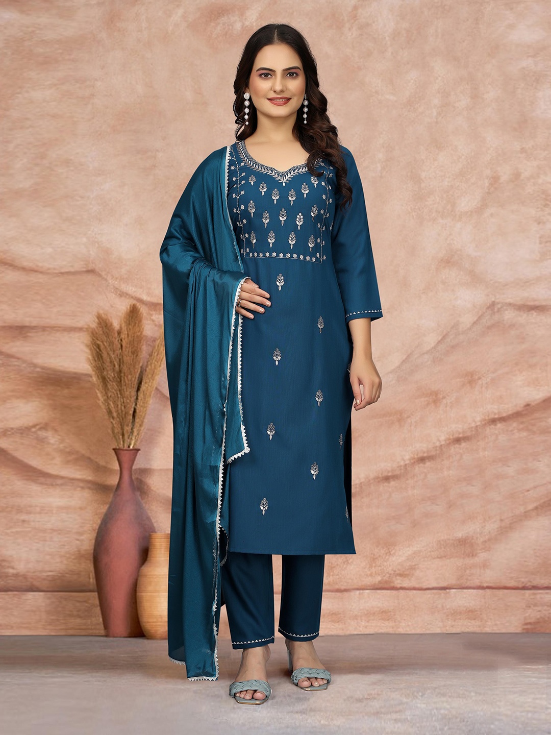 

Fashion FRICKS Women Ethnic Motifs Regular Kurta with Trousers & With Dupatta, Turquoise blue
