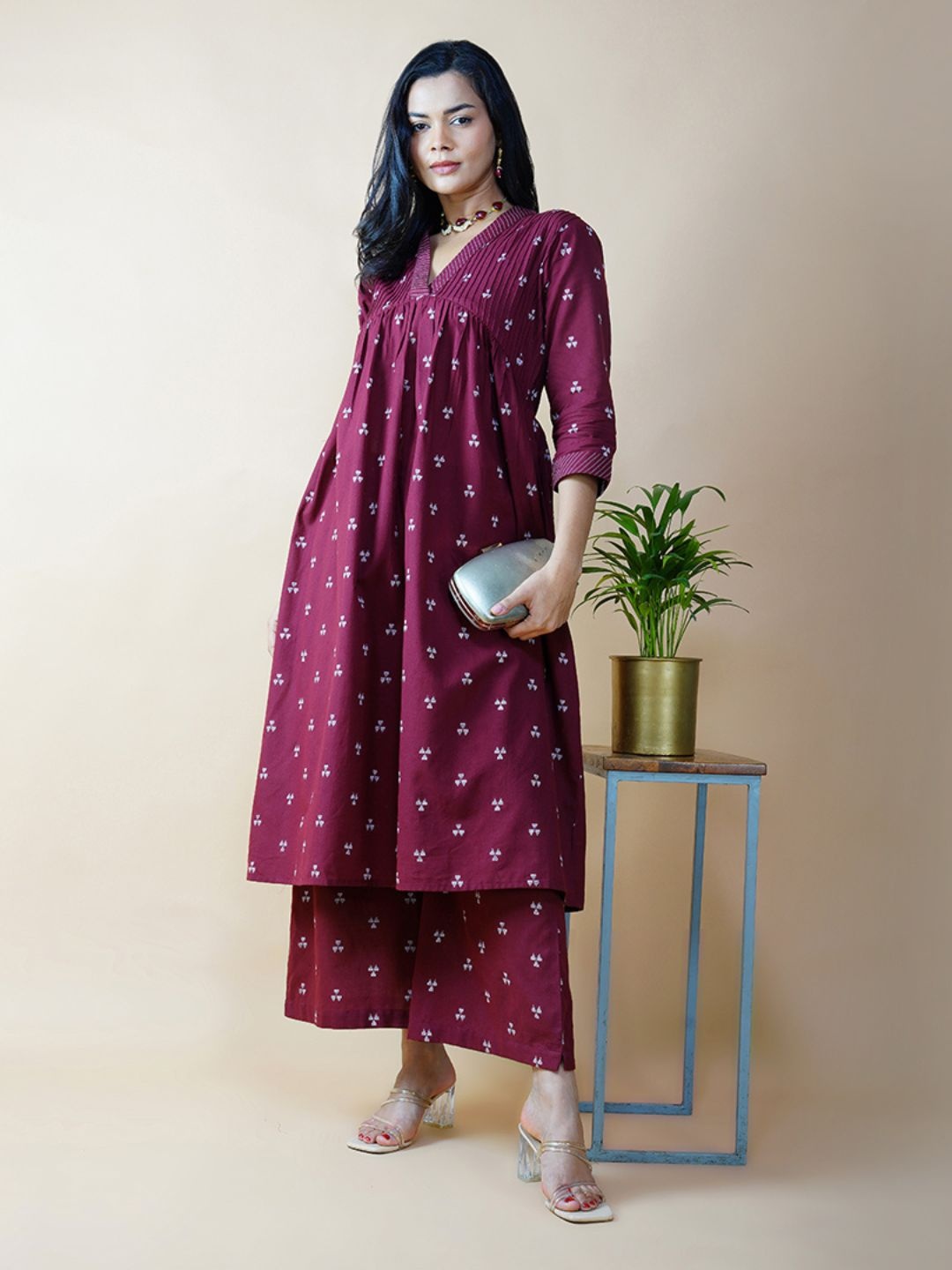 

AKISO Women Floral Regular Pure Cotton Kurta with Trousers, Maroon