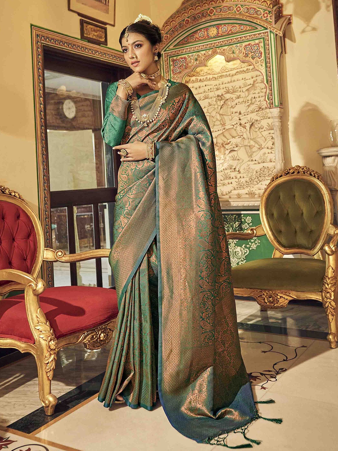 

DIVASTRI Woven Design Zari Silk Blend Kanjeevaram Saree, Green