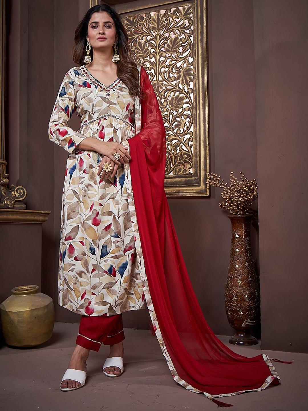 

DIVASTRI Women Floral Printed Regular Gotta Patti Pure Cotton Kurta with Trousers & With Dupatta, Maroon