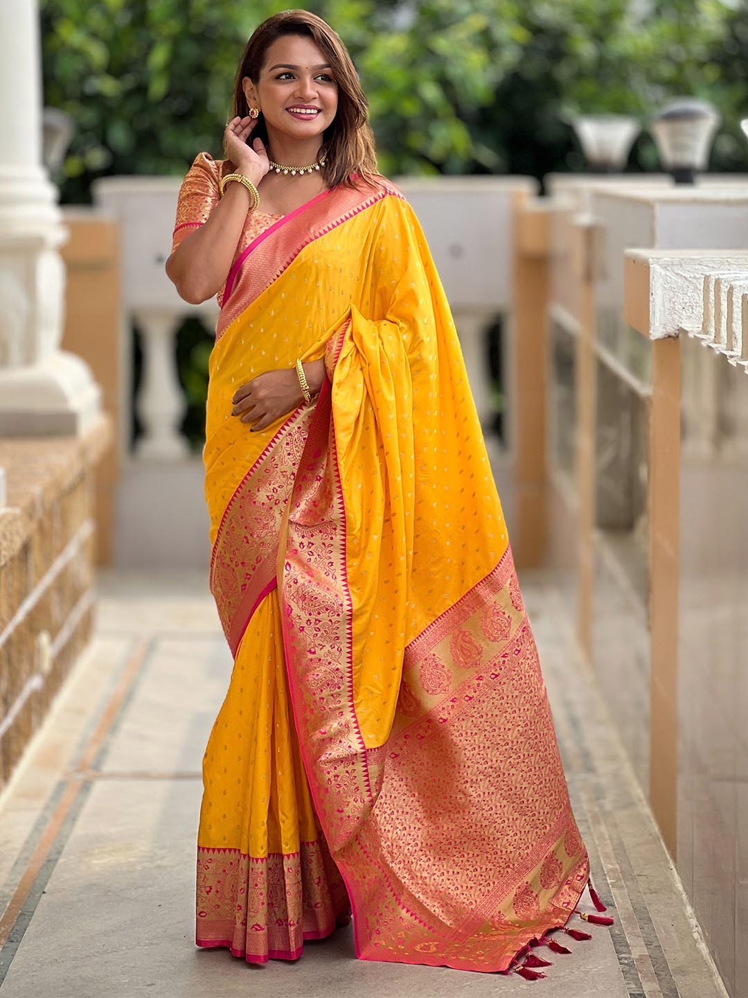 

Divyadham Textiles Woven Design Zari Pure Silk Paithani Saree, Yellow