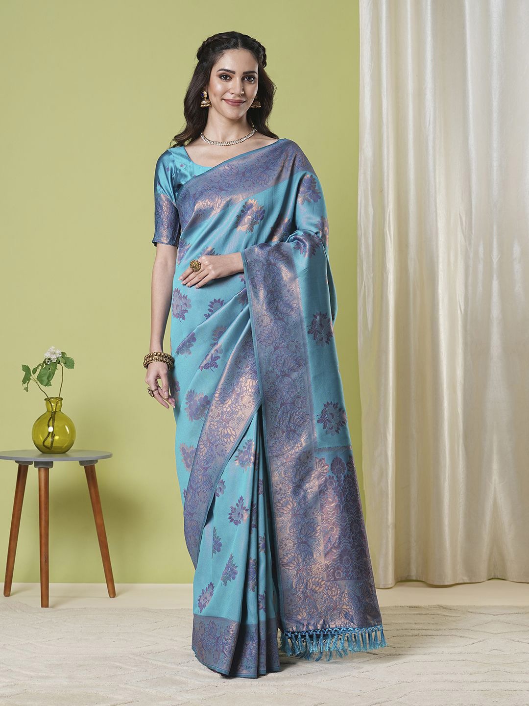 

DIVASTRI Woven Design Zari Silk Blend Banarasi Saree, Blue