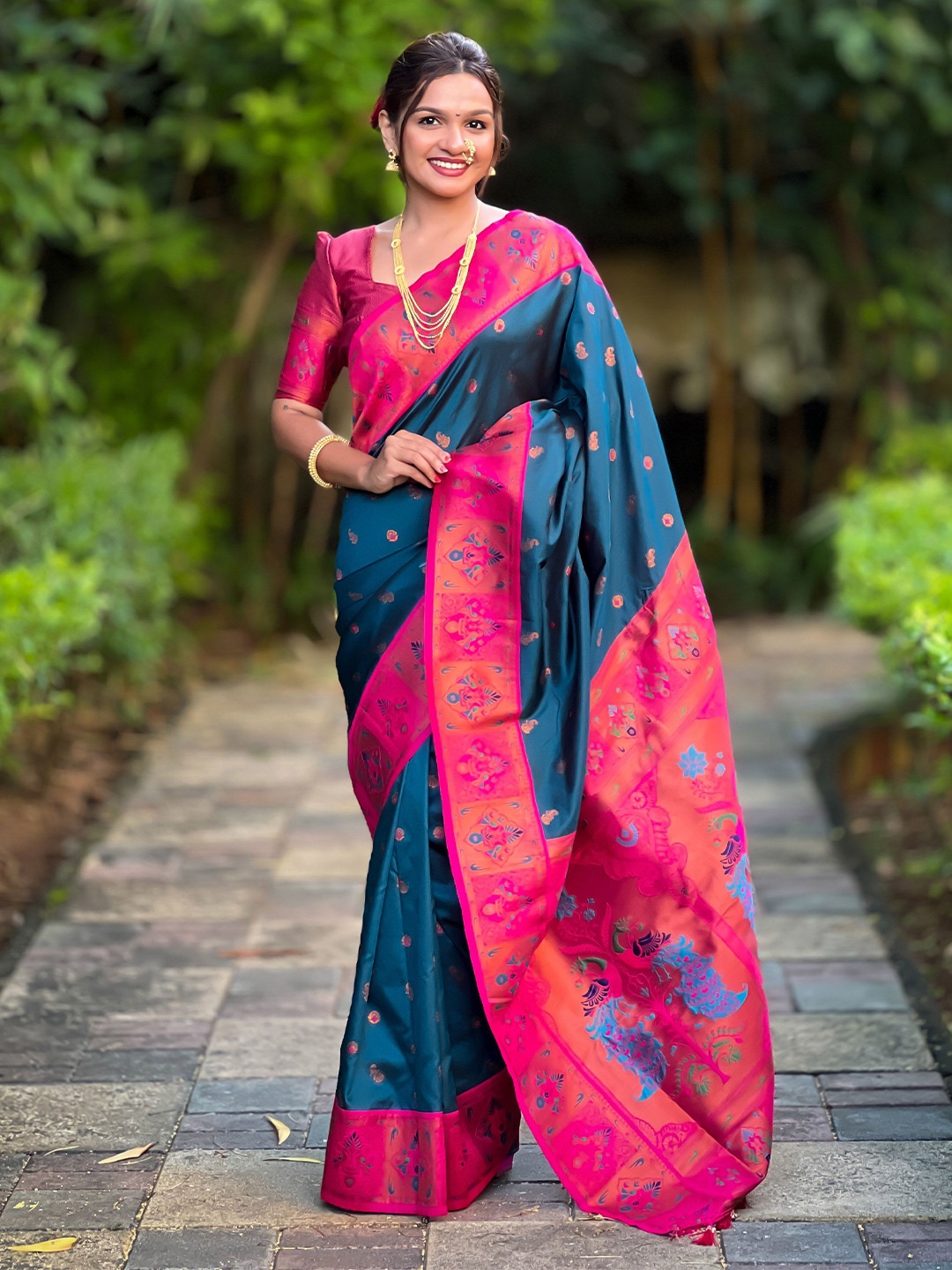 

Ekta Textiles Woven Design Zari Pure Silk Paithani Saree, Navy blue