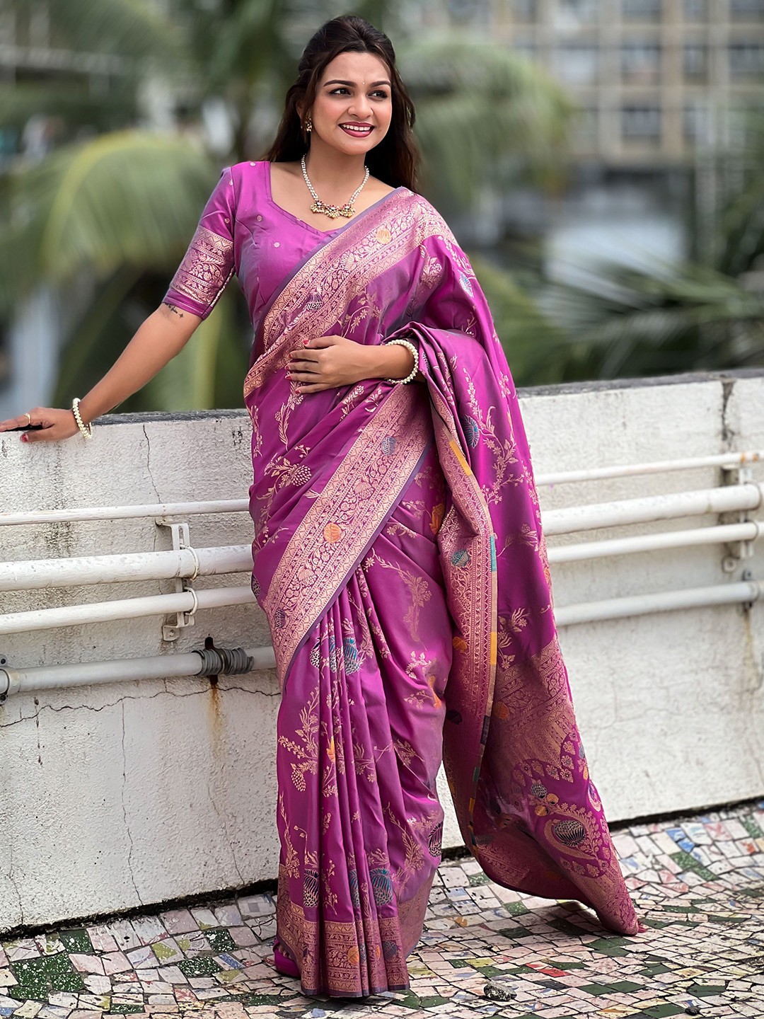 

Ekta Textiles Woven Design Zari Pure Silk Banarasi Saree, Magenta