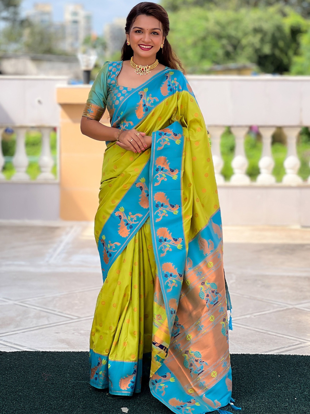 

Ekta Textiles Woven Design Zari Pure Silk Paithani Saree, Lime green