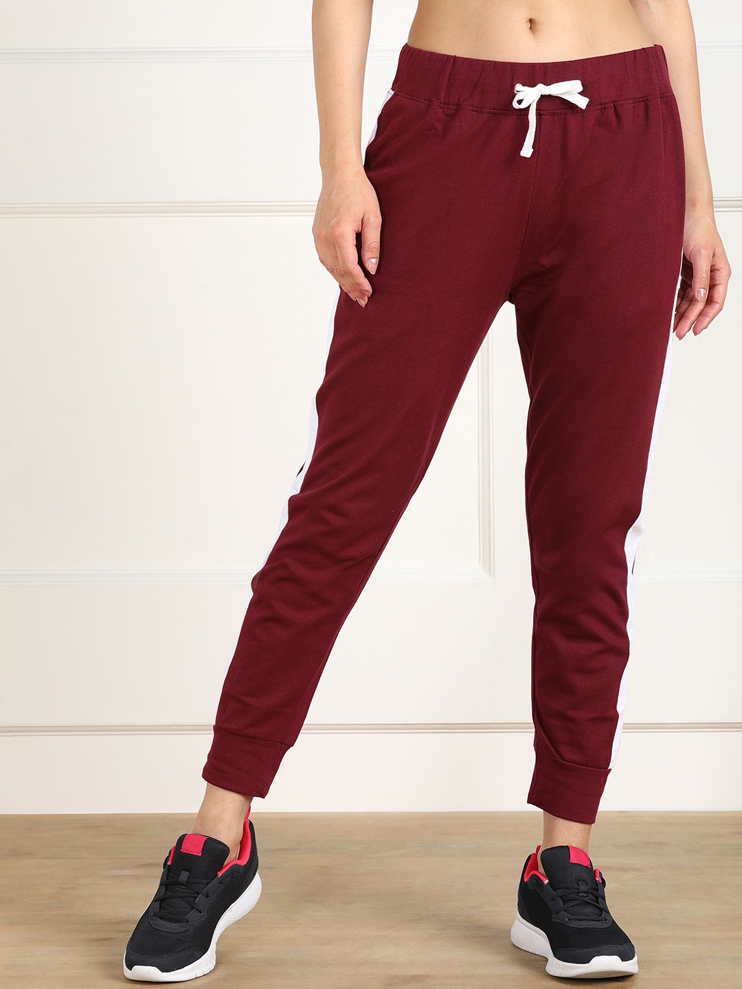 

Metronaut Women Slim-Fit Mid Rise Joggers, Maroon