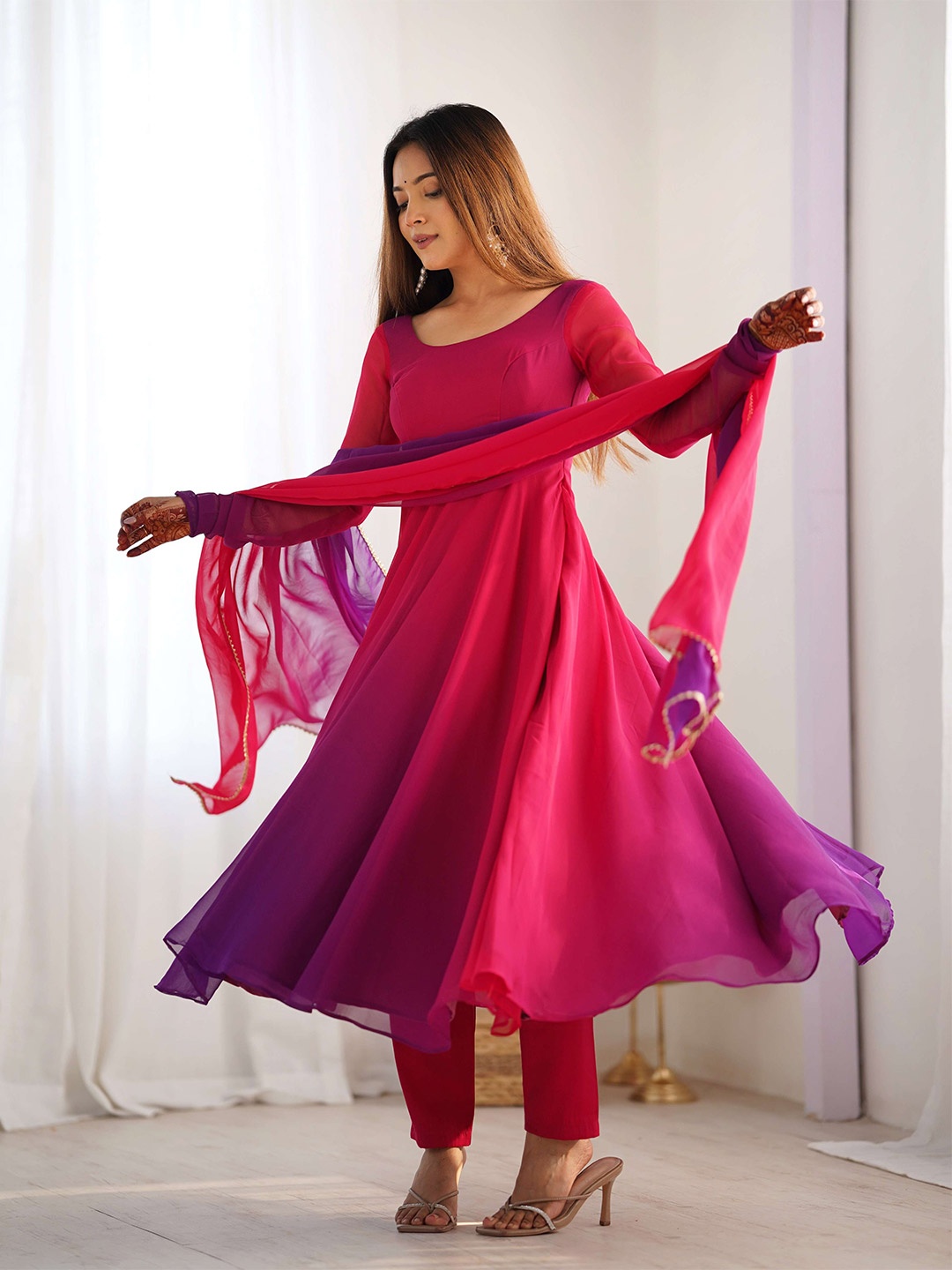 

LABELKBBRAND Women Ombre Dyed Regular Kurti with Trousers & With Dupatta, Pink