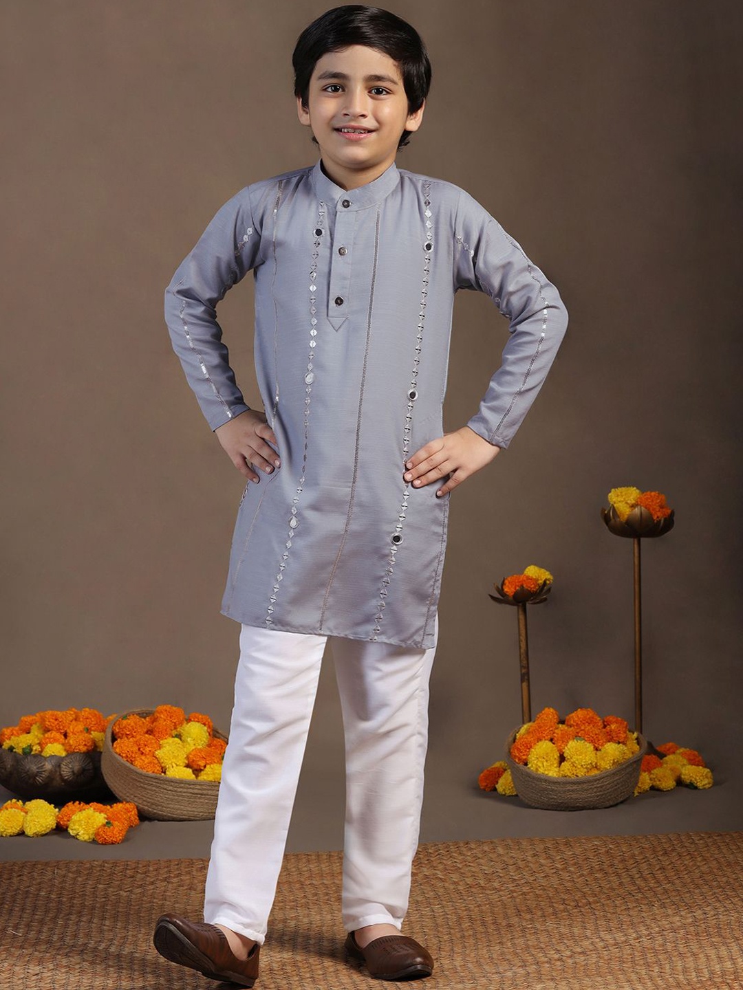 

BAESD Boys Ethnic Motifs Embroidered Regular Kurta with Pyjamas, Grey