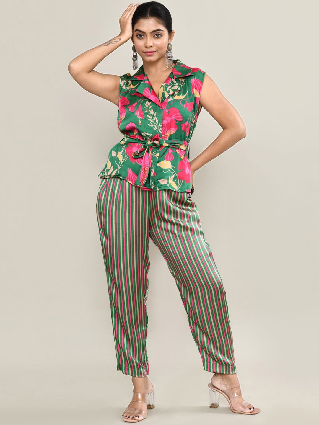 

The Maple Floral Printed Sleeveless Collared Satin Top With Trousers, Green
