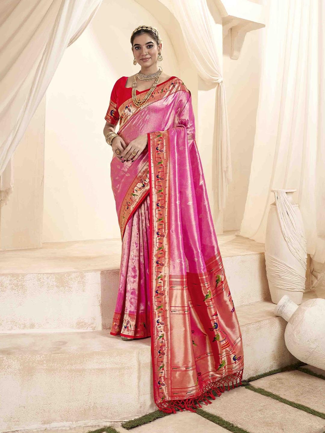 

DIVASTRI Woven Design Zari Silk Blend Paithani Saree, Pink