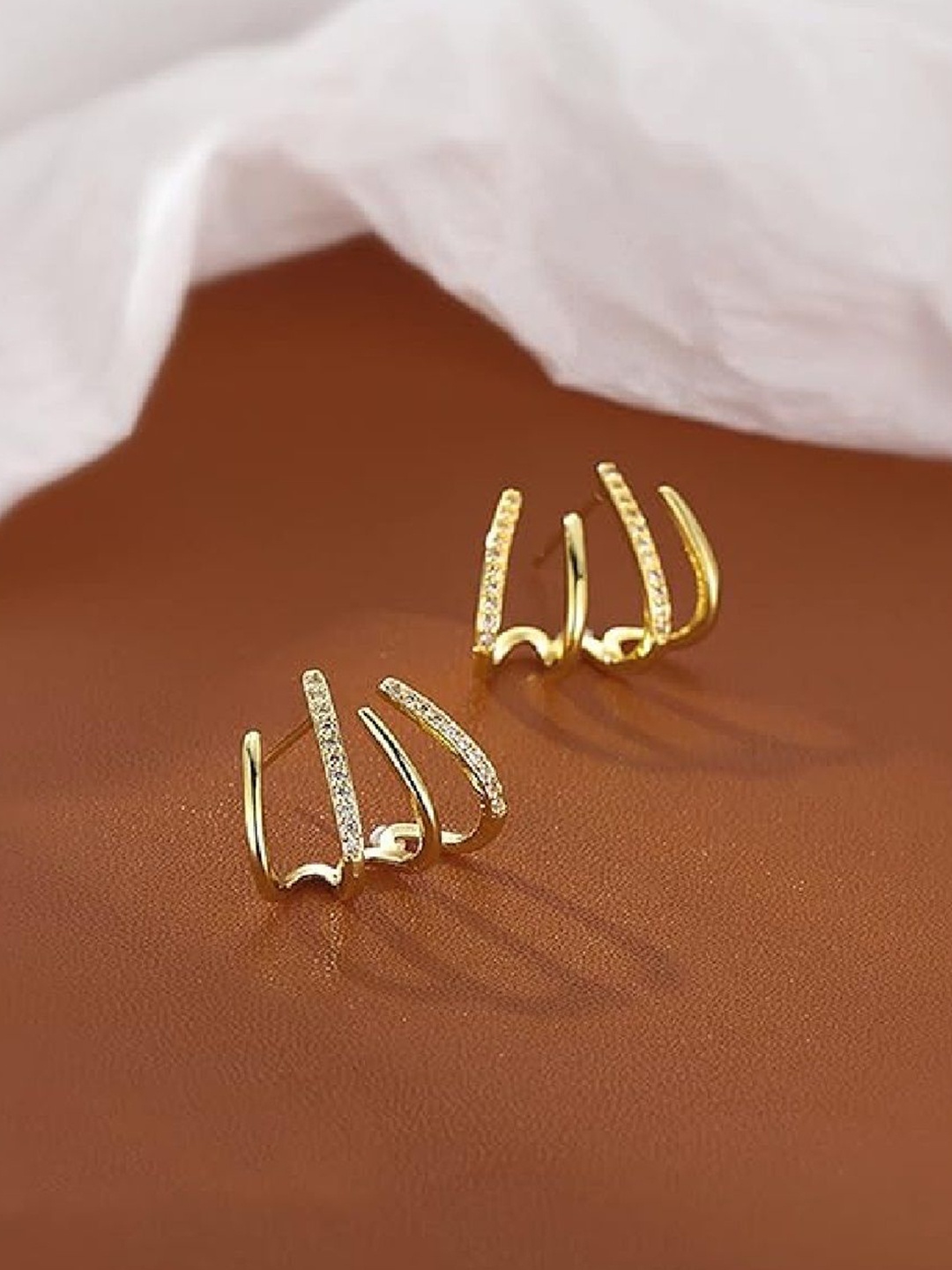 

Crazy Fashion Stainless Steel Circular Artificial Stones Studded Studs, Gold