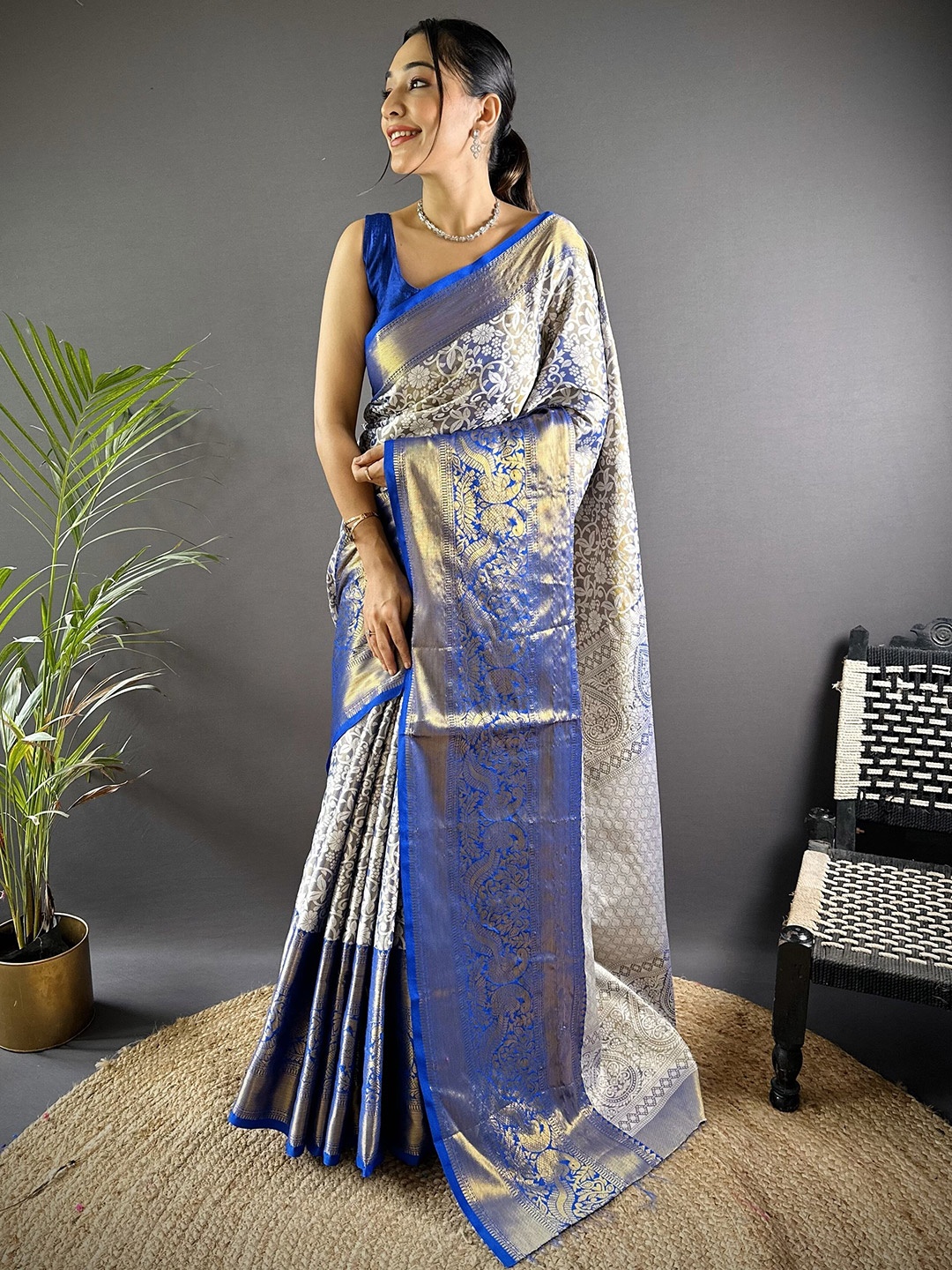

NIWAA Woven Design Zari Tissue Kanjeevaram Saree, Blue