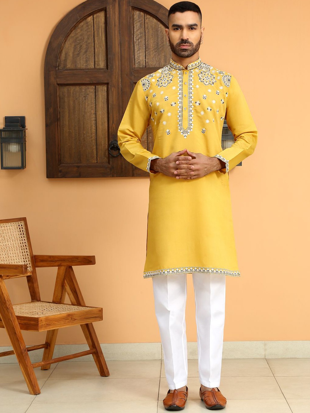 

KRAFT INDIA LUXE Men Ethnic Motifs Embroidered Regular Sequinned Kurta with Trousers, Yellow