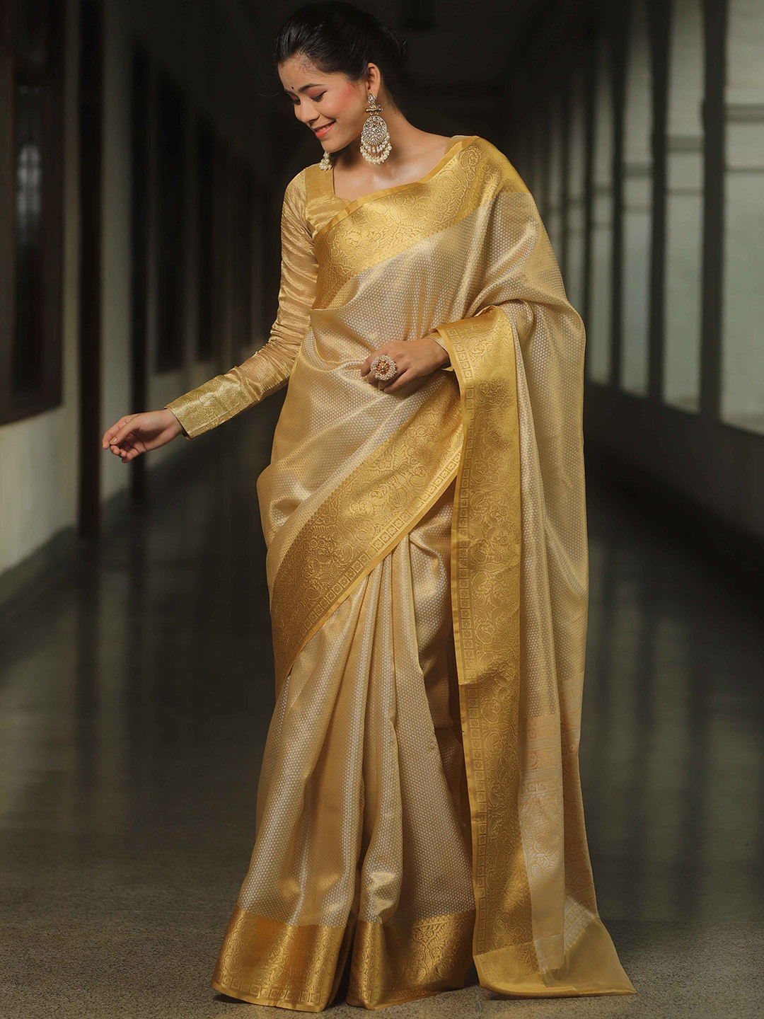

DIVASTRI Woven Design Zari Tissue Banarasi Saree, Beige