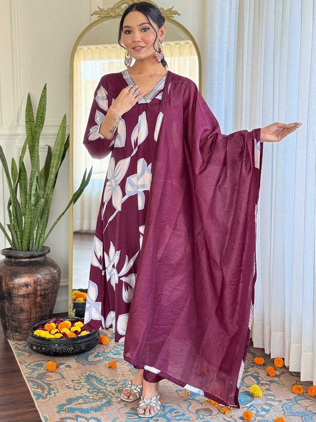 

ASCIIBLUES Women Printed Regular Kurta with Trousers & With Dupatta, Lavender