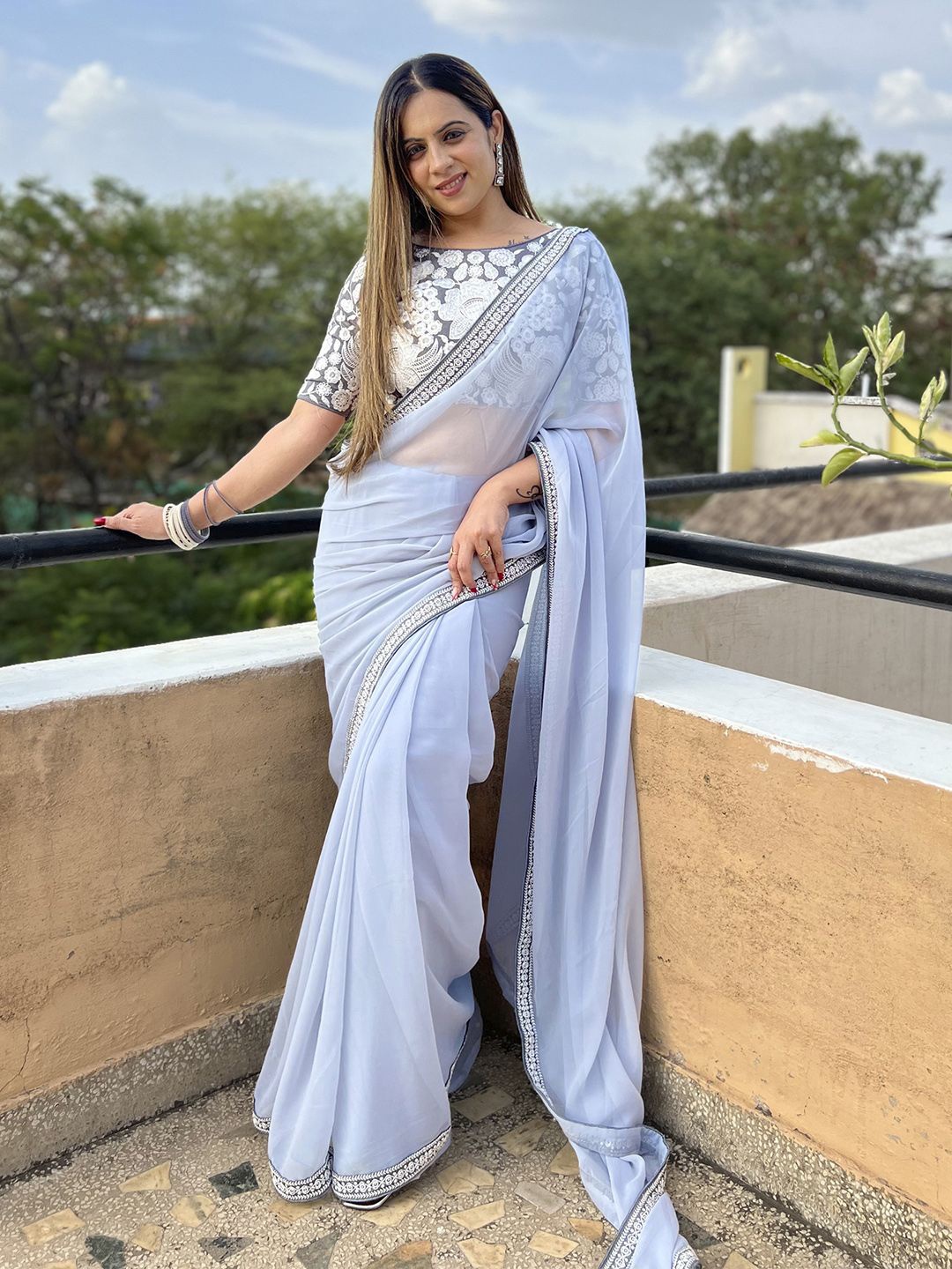 

Mitera Poly Georgette Saree, Grey