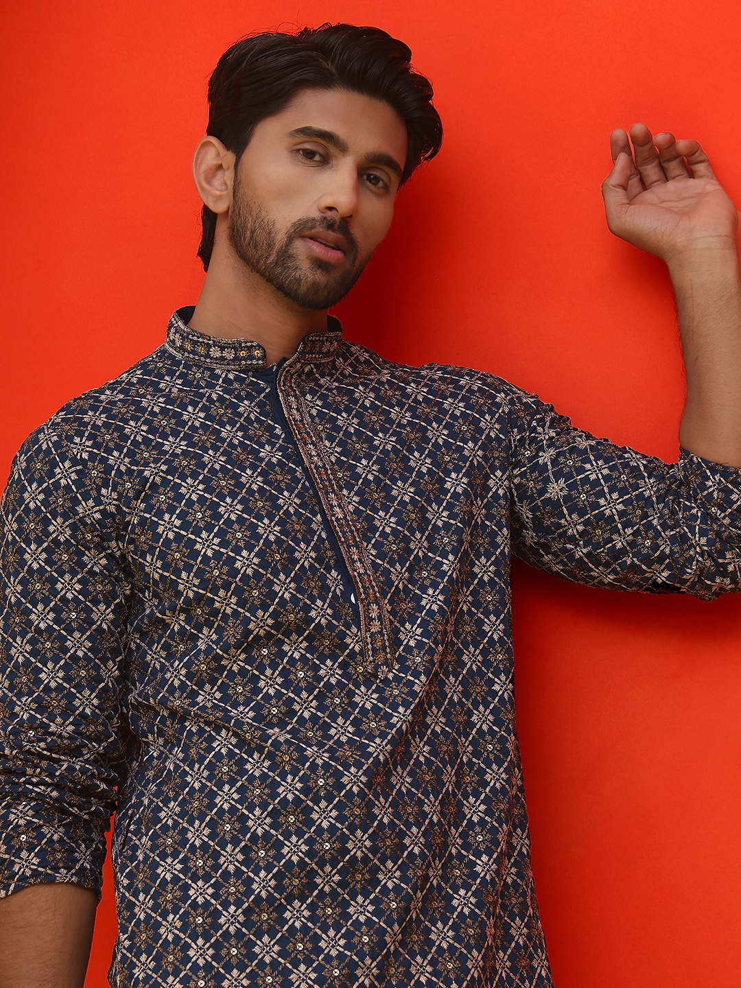 

Jompers Men Embroidered Regular Sequinned Kurta with Pyjamas, Blue