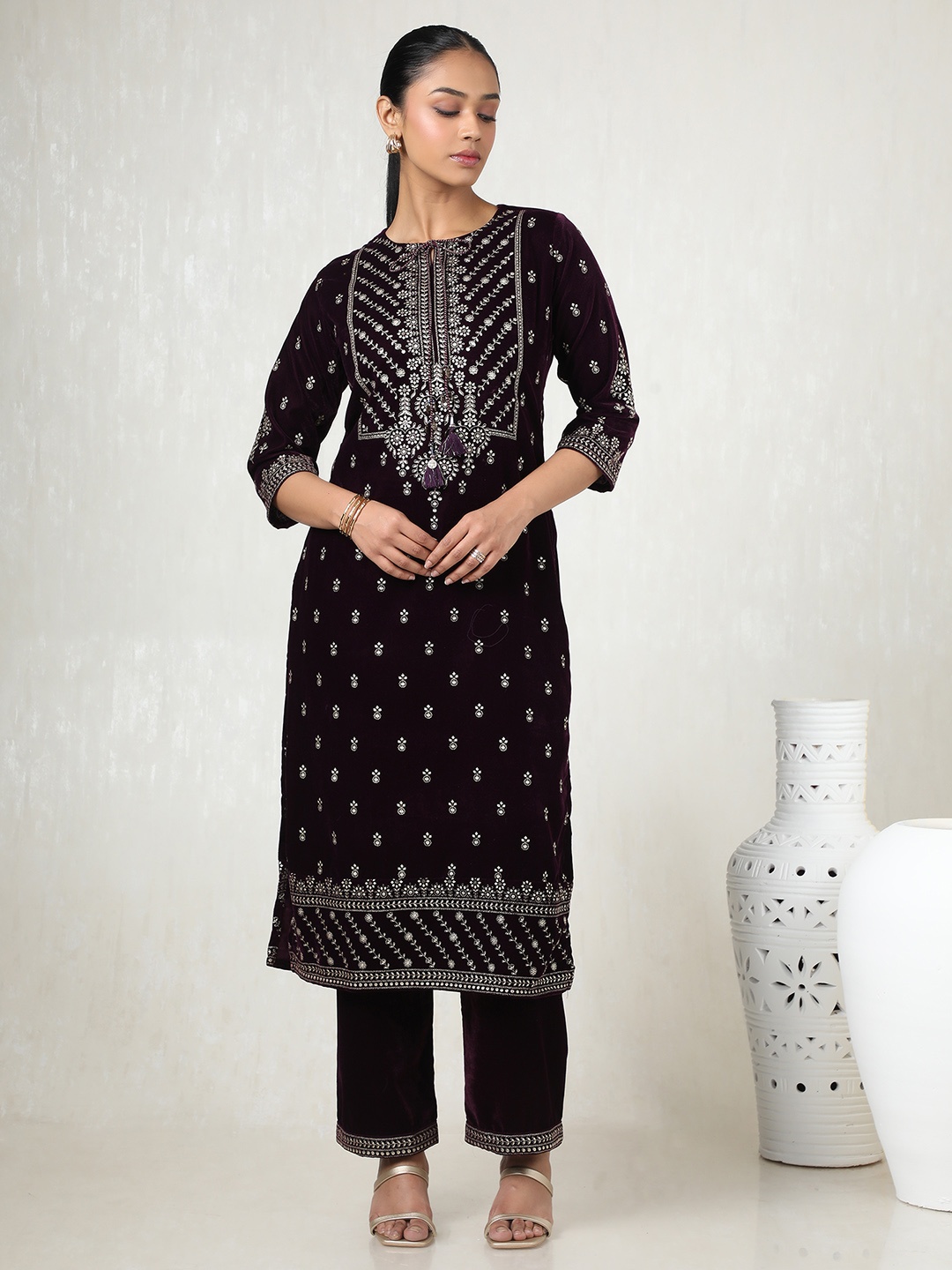 

Soch Women Floral Embroidered Regular Thread Work Velvet Kurta with Trousers, Purple