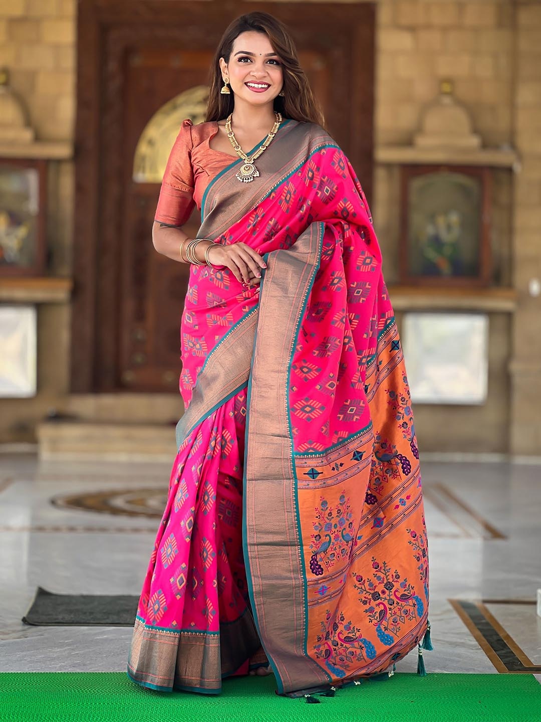 

Divyadham Textiles Woven Design Zari Pure Silk Paithani Saree, Pink