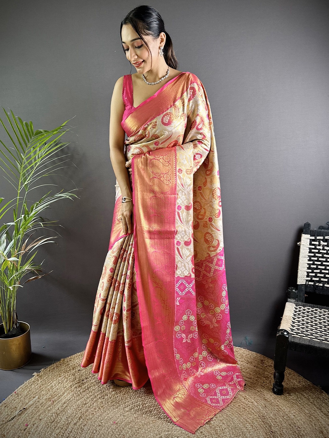 

NIWAA Woven Design Zari Tissue Kanjeevaram Saree, Cream