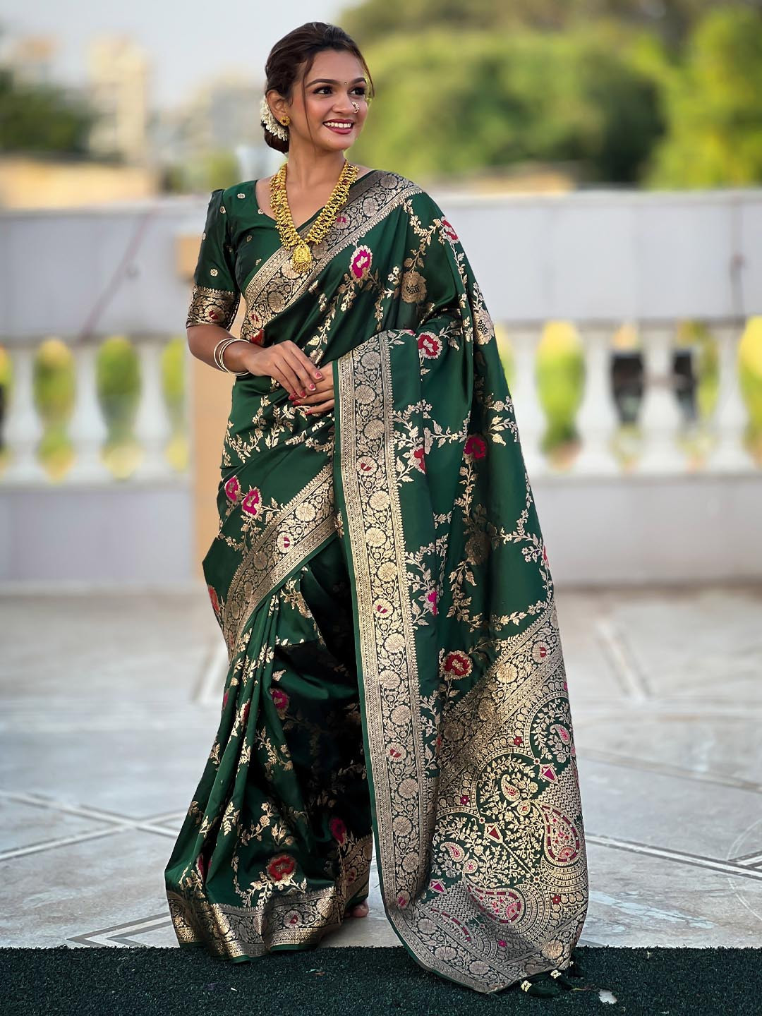 

Divyadham Textiles Woven Design Zari Pure Silk Banarasi Saree, Green