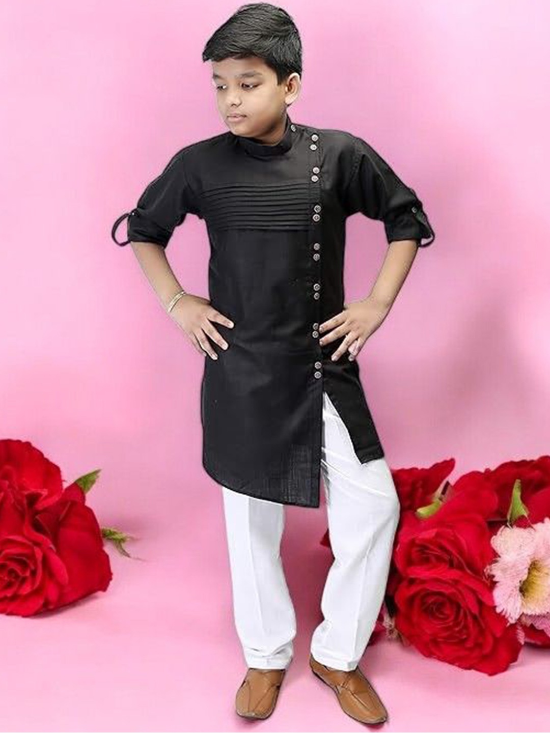 

Qtsy Boys Regular Phulkari Pure Cotton Kurta with Pyjamas, Black