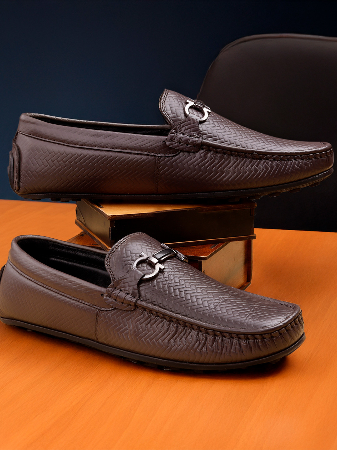 

Woakers Men Colourblocked Leather Loafers, Brown